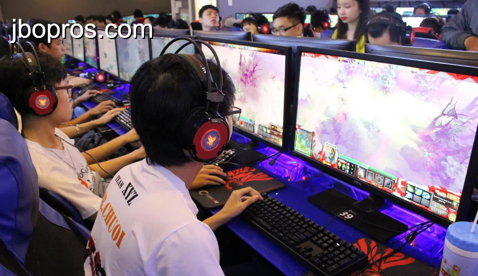 Các game thủ Esports